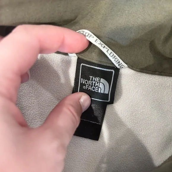 The North Face Women's Cream Softshell Utility Jacket - Picture 4 of 8